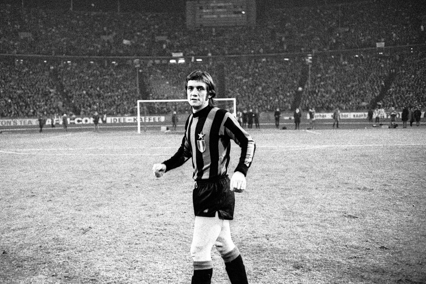 Roberto Boninsegna jubelt nach dem Sieg gegen Borussia Mönchengladbach — 01.12.1971. Foto: Imago Images